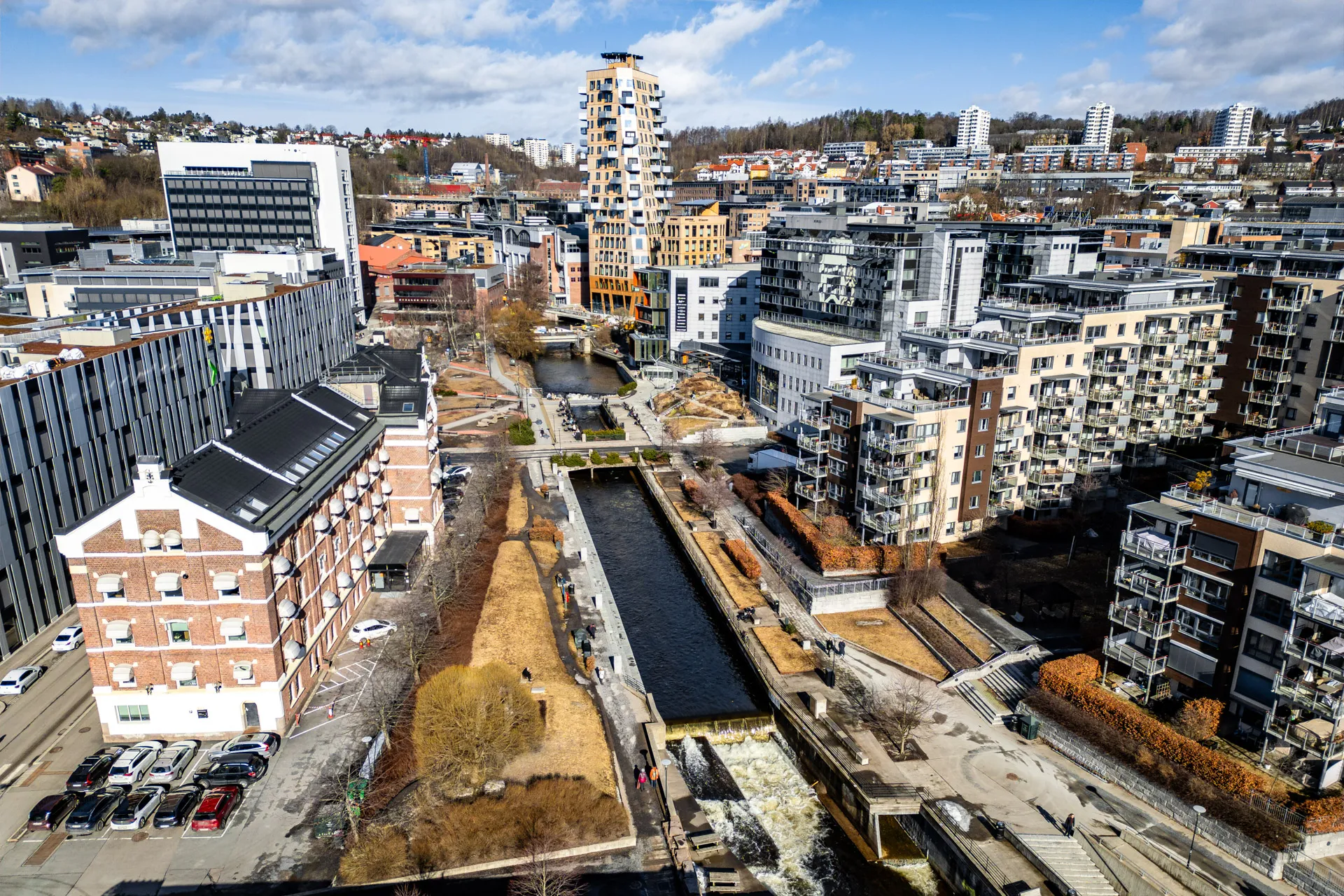 Dronebilde fra Oslo med utsikt over Akerselva.
